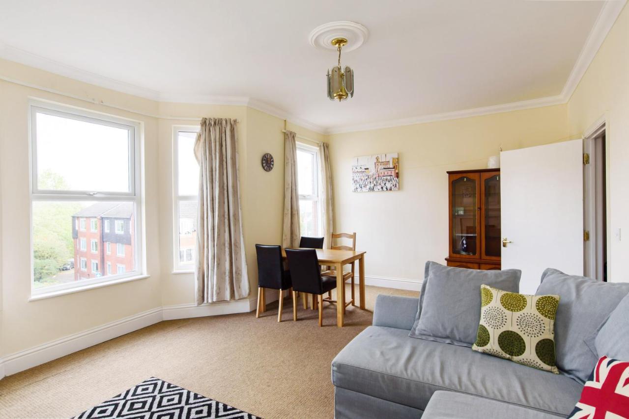 Large Spacious First Floor Apartment Newport  Exterior foto